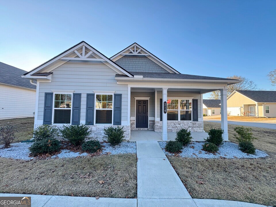214 N Dogwood St in Villa Rica, GA - Foto de edificio