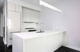 300 E 23rd St in New York, NY - Building Photo - Building Photo
