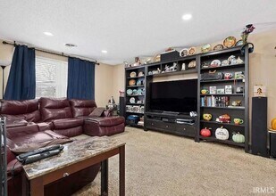 13717 E Ridgeview Ct in Grabill, IN - Foto de edificio - Building Photo