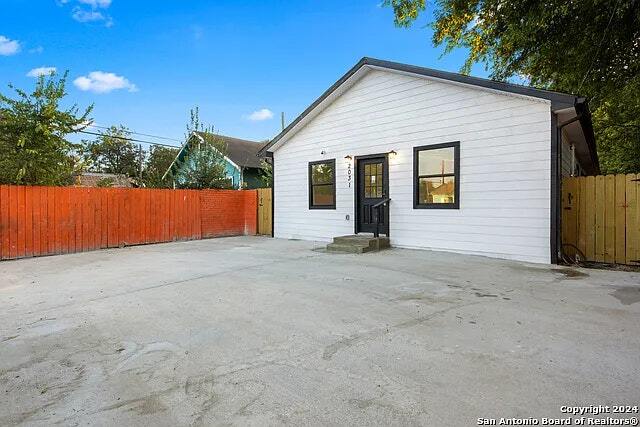 2031 S Trinity St in San Antonio, TX - Building Photo - Building Photo