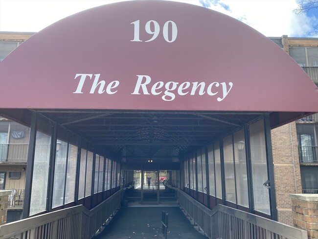 185 High St, Unit #109 in Medford, MA - Foto de edificio - Building Photo