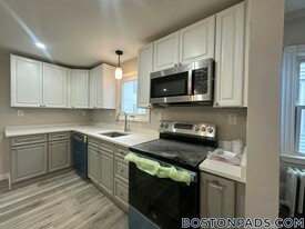 13 Gladstone St in Everett, MA - Building Photo