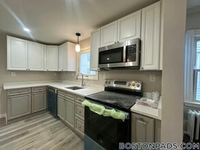 13 Gladstone St in Everett, MA - Building Photo - Building Photo