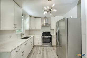 6218 Brookside Dr in Austin, TX - Foto de edificio - Building Photo