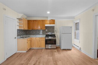 10 Clinton Ave in Bridgeport, CT - Building Photo - Building Photo