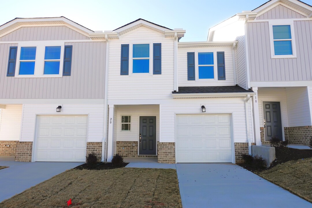 20 Rockshire Trl in Fountain Inn, SC - Building Photo