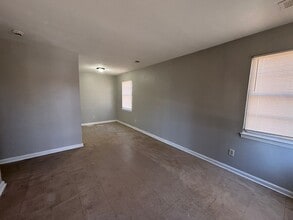 2551 Dakar Ave in Memphis, TN - Foto de edificio - Building Photo