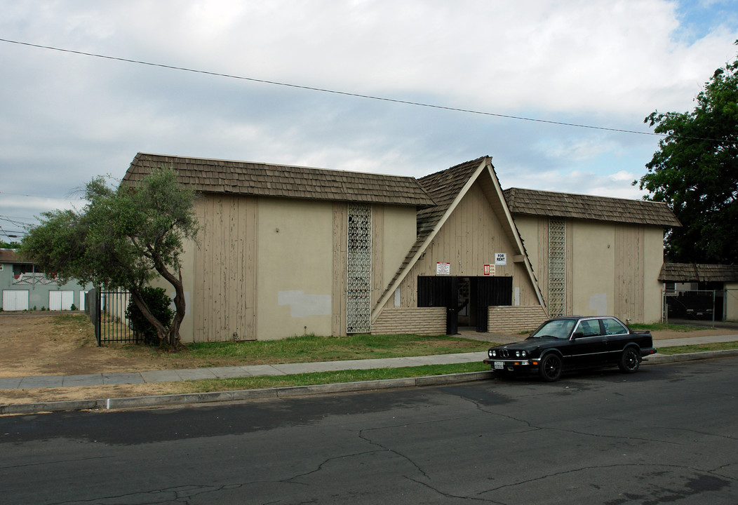 433 N Calaveras St in Fresno, CA - Building Photo