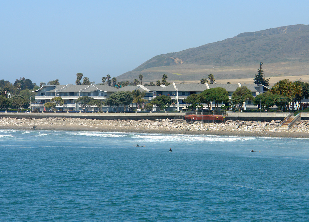 Beachfronter Townhome Apartments in Ventura, CA - Foto de edificio