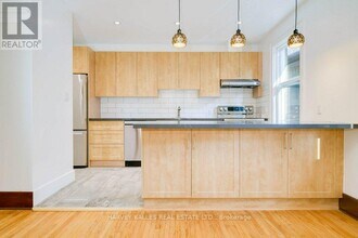 18 Golfdale Rd in Toronto, ON - Building Photo - Building Photo