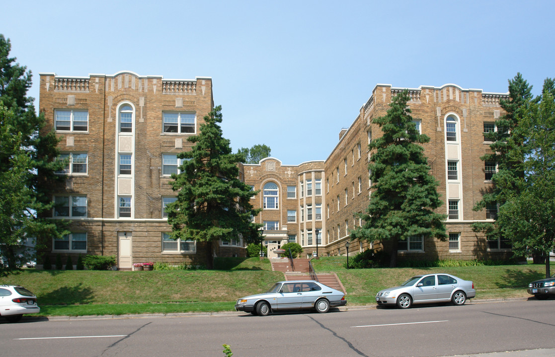 Hillcrest Apartments in Duluth, MN - Building Photo