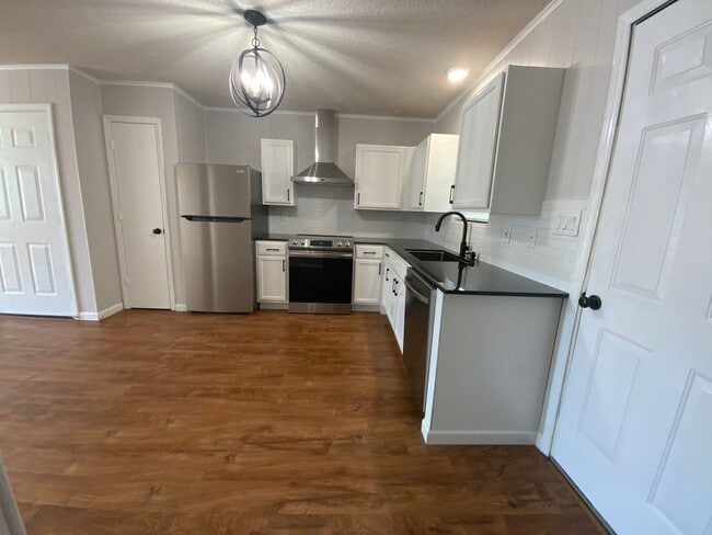 100 Ravenwood Dr in Jacksonville, NC - Building Photo - Building Photo