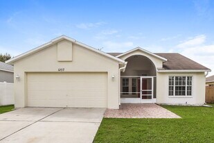 1237 Alpine Lake Dr in Brandon, FL - Building Photo