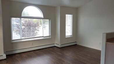 1571 Elcadore Dr in Anchorage, AK - Building Photo - Building Photo