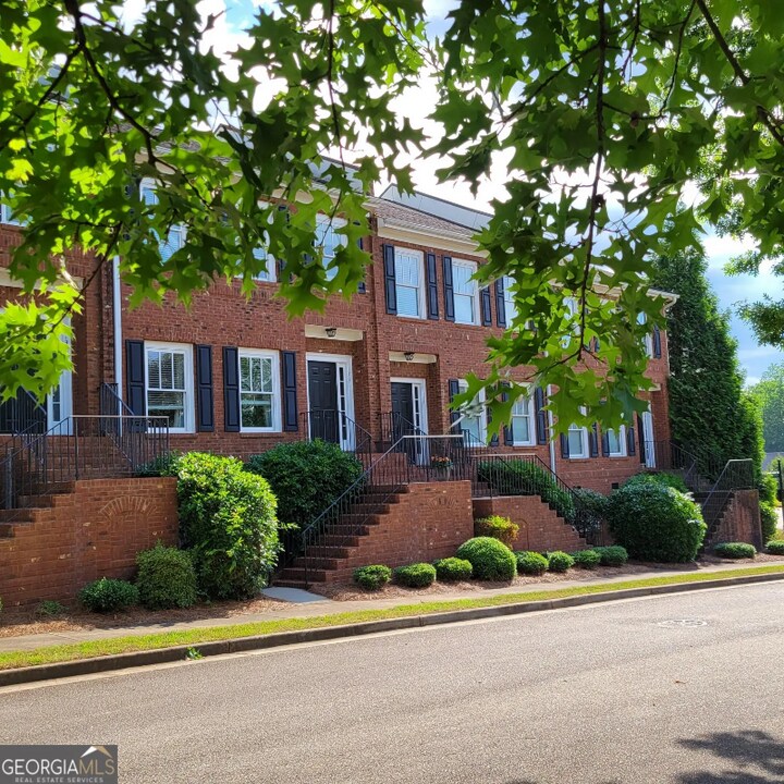 1121 Surrey Ln in Greensboro, GA - Building Photo
