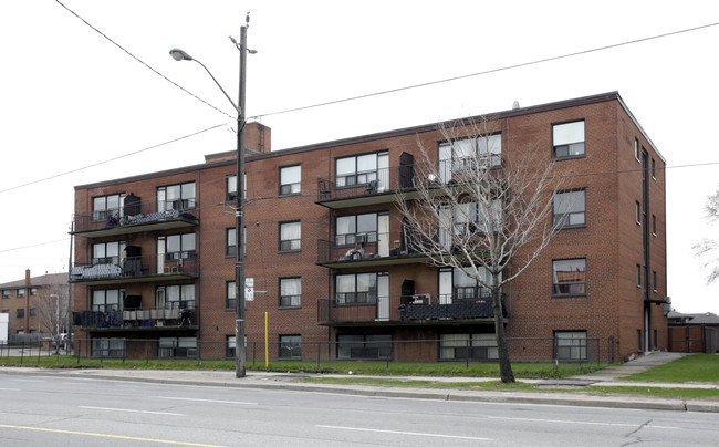 921 Wilson Apartments in Toronto, ON - Building Photo - Building Photo