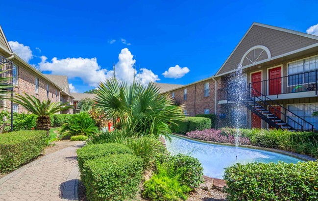 Baystone Apartments in Webster, TX - Foto de edificio - Building Photo