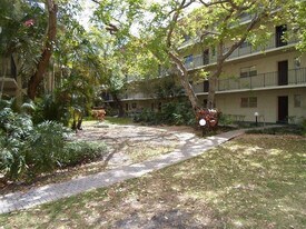 3280 Spanish Moss Terrace in Lauderhill, FL - Building Photo