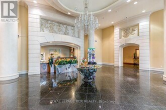 23 Lorraine Dr in Toronto, ON - Building Photo - Building Photo