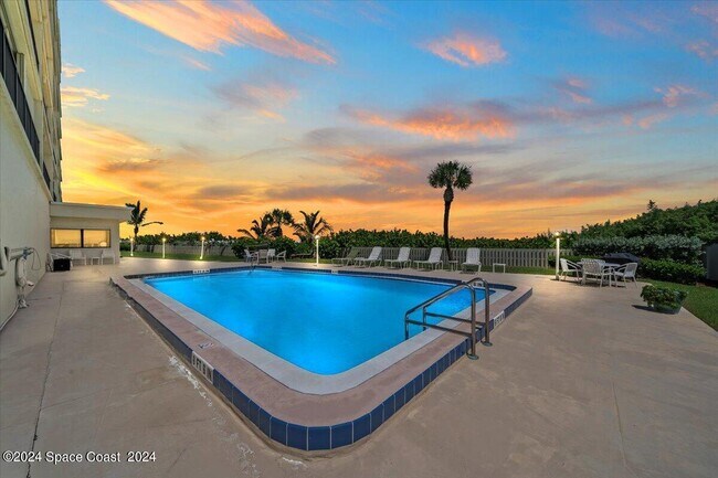 2725 N Hwy A1A in Indialantic, FL - Foto de edificio - Building Photo