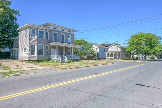 42 E Cayuga St in Oswego, NY - Building Photo - Building Photo