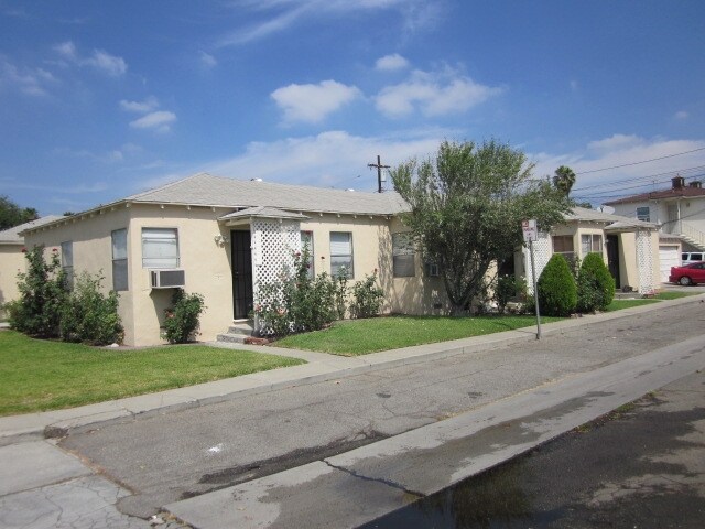 Broadway Triplex in San Gabriel, CA - Foto de edificio