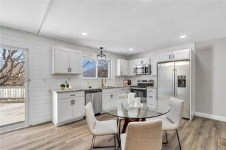 11203 Sherwood Oak Ct in St. Louis, MO - Building Photo - Building Photo