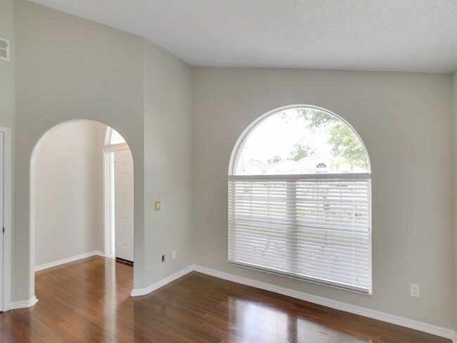 16329 Coopers Hawk Ave in Clermont, FL - Foto de edificio - Building Photo