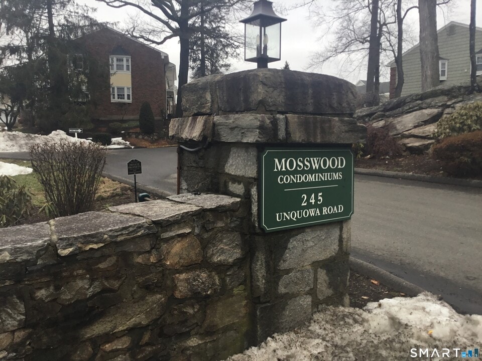 245 Unquowa Rd in Fairfield, CT - Building Photo