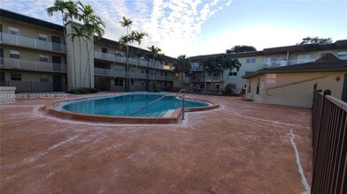 7505 SW 82nd St in Miami, FL - Building Photo - Building Photo