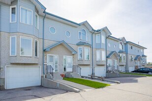 101 Elm Pl in Okotoks, AB - Building Photo