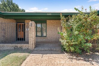 5203 43rd St in Lubbock, TX - Foto de edificio - Building Photo