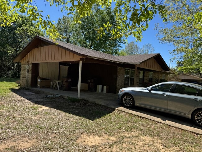 property at 1023 S Louise St