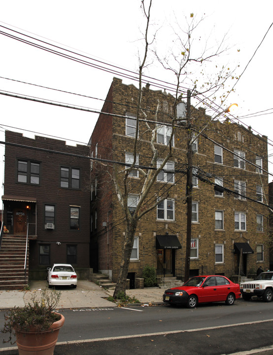 127 Carlton Ave in Jersey City, NJ - Building Photo