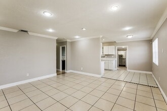 840 NW 202nd St in Miami, FL - Building Photo - Building Photo