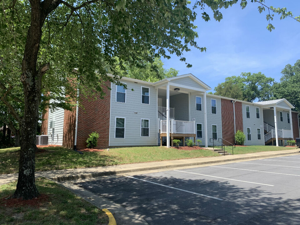 Weaver Manor in Emporia, VA - Building Photo