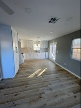 13809 Actina Ave in Bellflower, CA - Foto de edificio - Building Photo