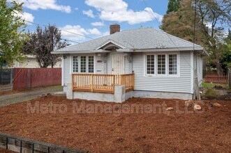 1415 N Rosa Parks Way in Portland, OR - Building Photo - Building Photo