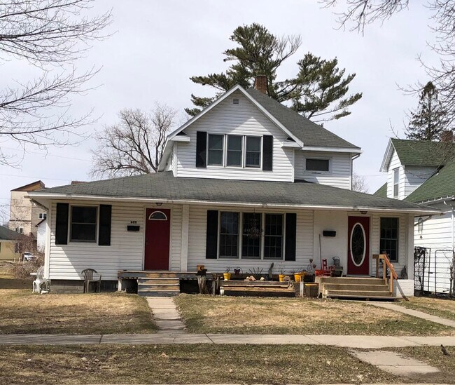 611 N Pokegama Ave Apartments and Nearby Grand Rapids Apartments For Rent Grand Rapids, MN