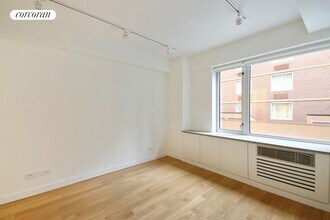 211 E 51st St in New York, NY - Building Photo - Building Photo