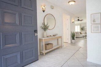 1 Escondido Cir in Altamonte Springs, FL - Foto de edificio - Building Photo