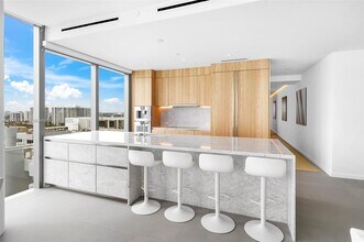 2000 S Ocean Dr in Hallandale Beach, FL - Building Photo - Building Photo