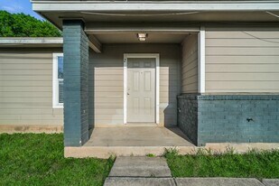 212 Bynum Ave in San Antonio, TX - Building Photo