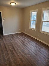 119 W Wisconsin Ave, Unit 119 in Pewaukee, WI - Building Photo - Building Photo