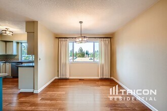6038 SE Alderhill Loop in Milwaukie, OR - Building Photo - Building Photo