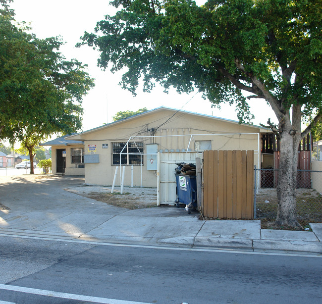 7090 NW 17th Ave in Miami, FL - Building Photo - Building Photo