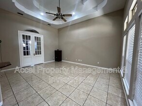 1301 San Felipe Dr in Mission, TX - Foto de edificio - Building Photo