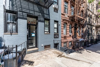 427 E 80th St in New York, NY - Foto de edificio - Building Photo