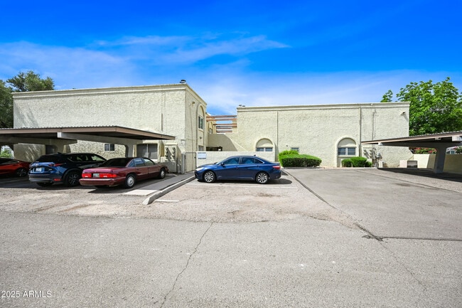 6943 E Earll Dr in Scottsdale, AZ - Building Photo - Building Photo