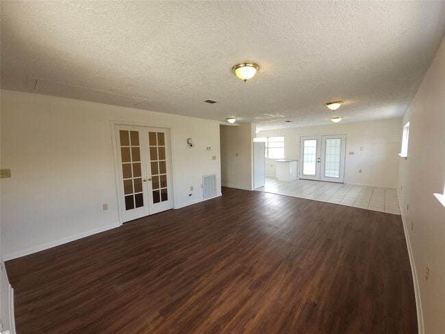 418 Texas St in Tomball, TX - Building Photo - Building Photo